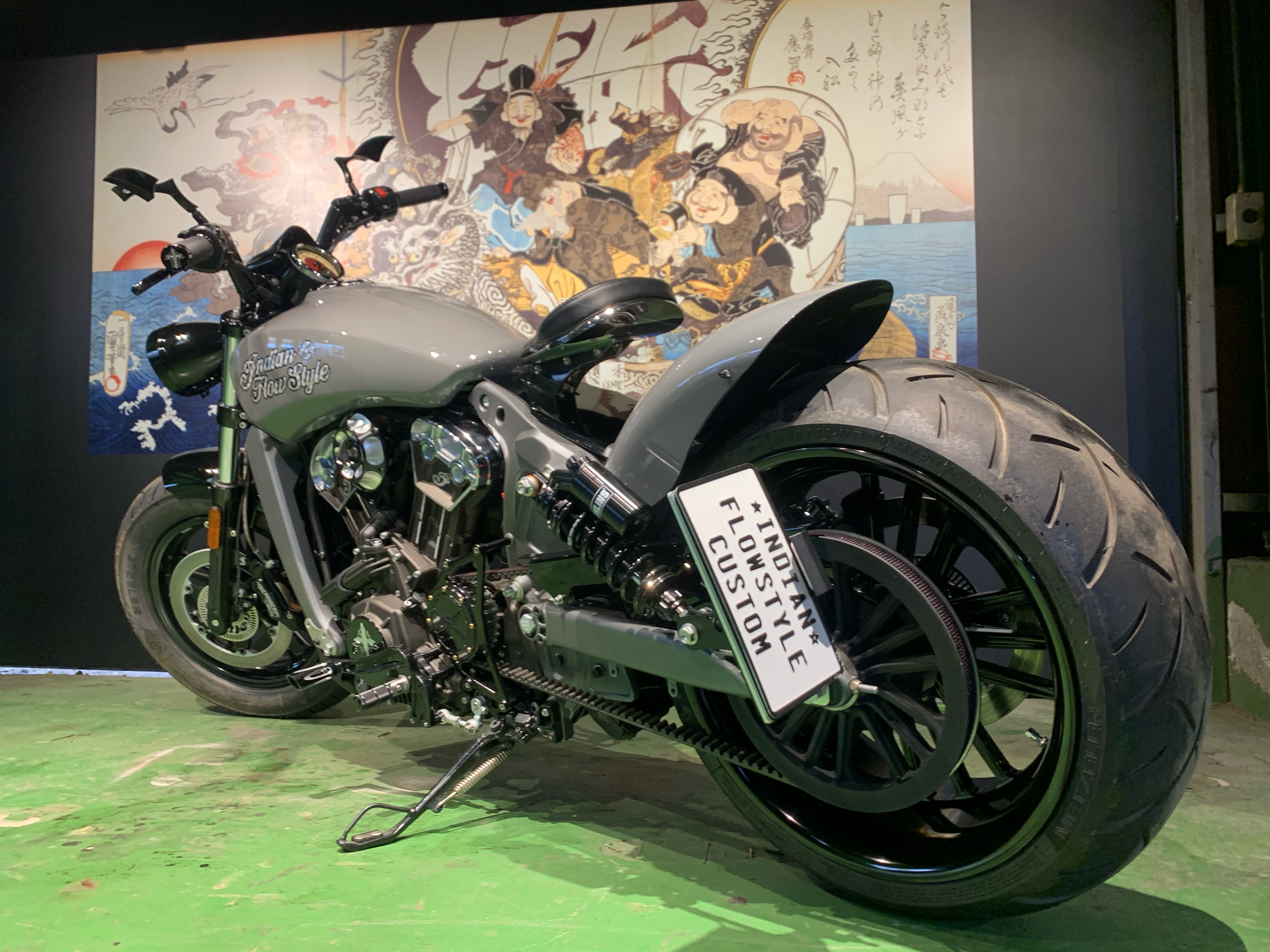 インディアン スカウト240カスタム:左後方からのシルエット