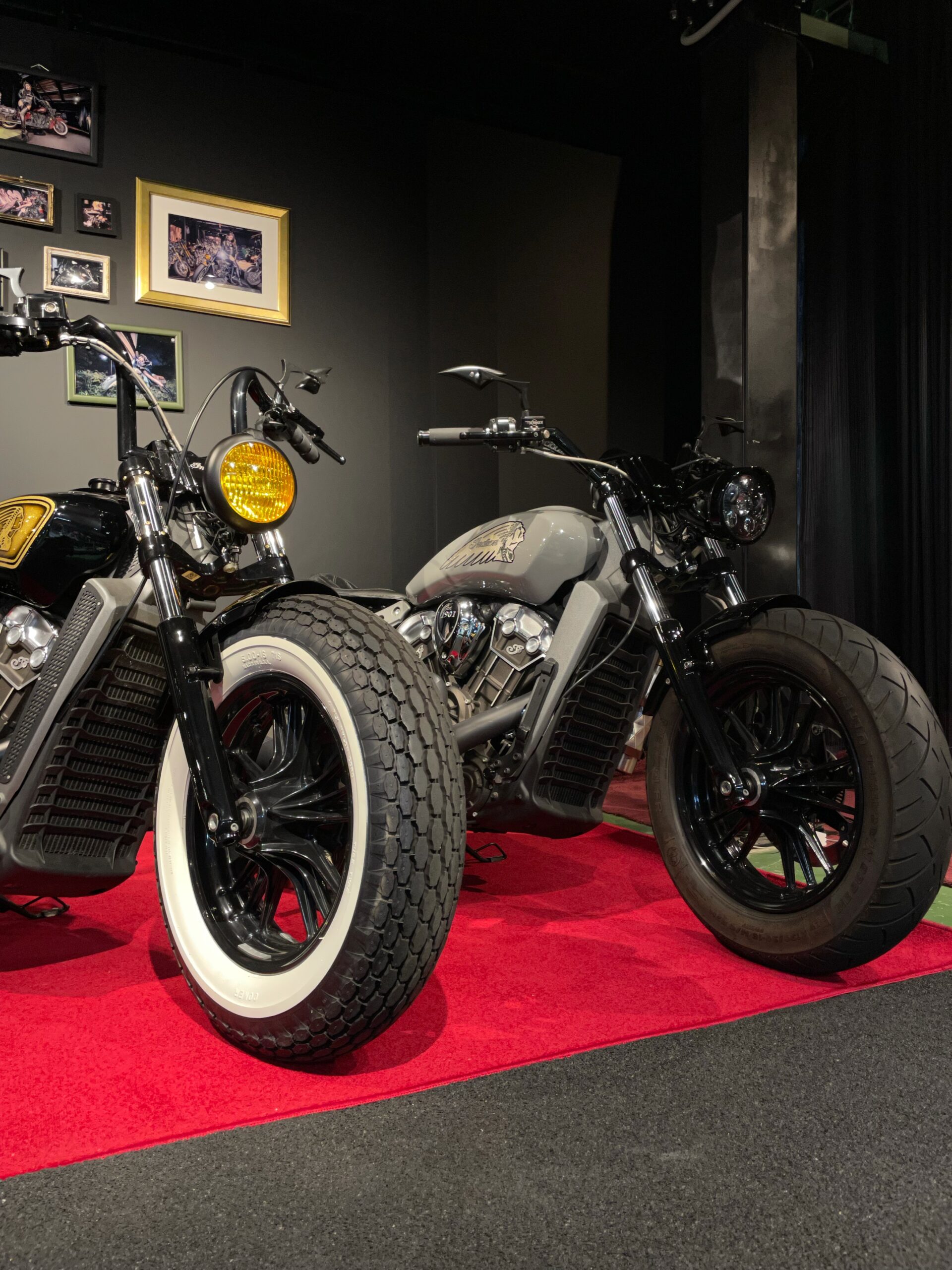 Flow Style Custom 店内のインディアンカスタム車両